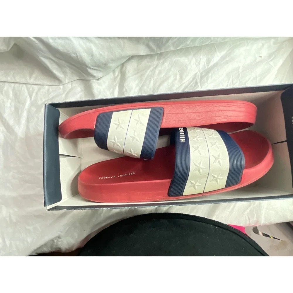 Tommy Hilfiger slide into